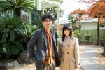 ドラマ『忘却のサチコ 新春スペシャル』（左から）ゲスト出演する村上淳、主演の高畑充希