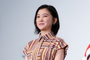 映画『太陽の家』完成披露舞台あいさつに登場した山口まゆ