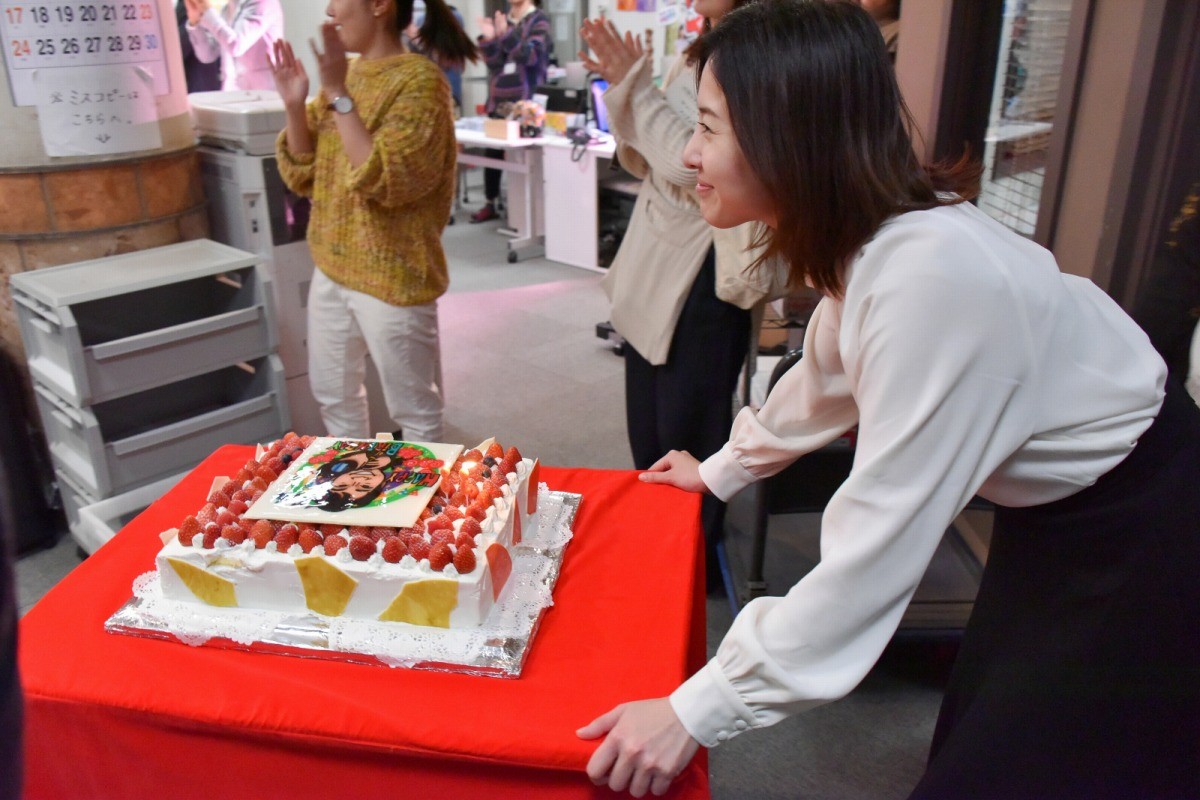 『知らなくていいコト』吉高由里子、柄本佑の誕生日をサプライズケーキで祝福