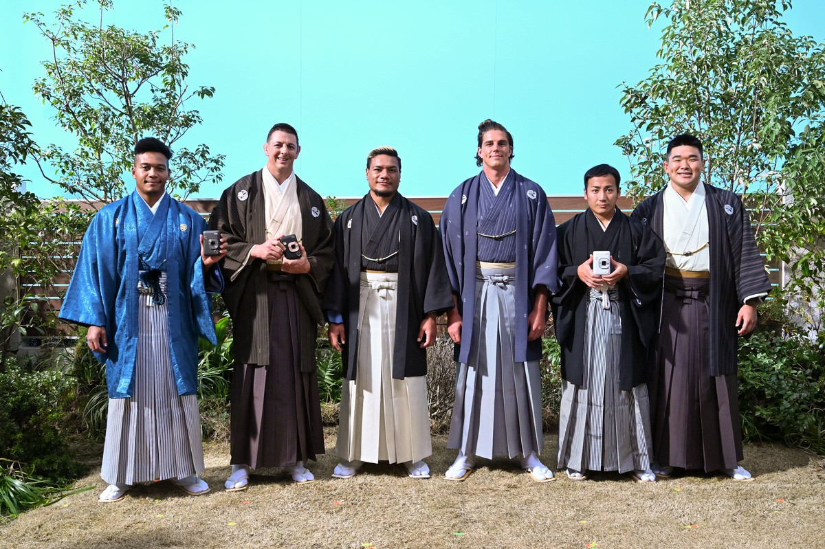 広瀬すず、ラグビー日本代表と“七福神”に変身「やっぱり皆さん、大きいですね」