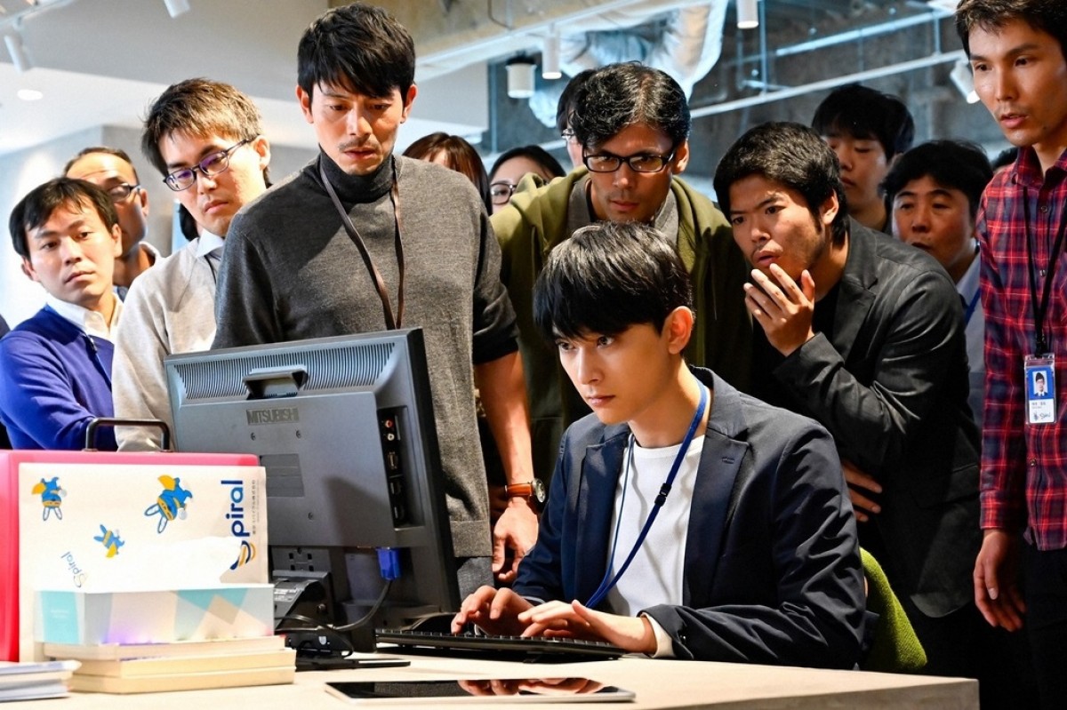 ドラマ『半沢直樹イヤー記念・エピソードゼロ~狙われた半沢直樹のパスワード~』場面写真