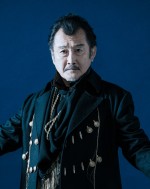 舞台『ジョン王』演出・フランス王役の吉田鋼太郎
