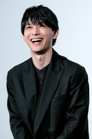 映画『パラサイト 半地下の家族』舞台あいさつに登場した吉沢亮