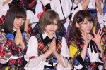 『第70回NHK紅白歌合戦』囲み取材に出席したAKB48