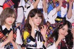 『第70回NHK紅白歌合戦』囲み取材に出席したAKB48