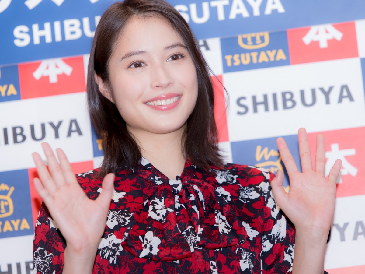 広瀬アリス、森田望智らとニッコリ！ よく見ると…“手元”にファン悲鳴