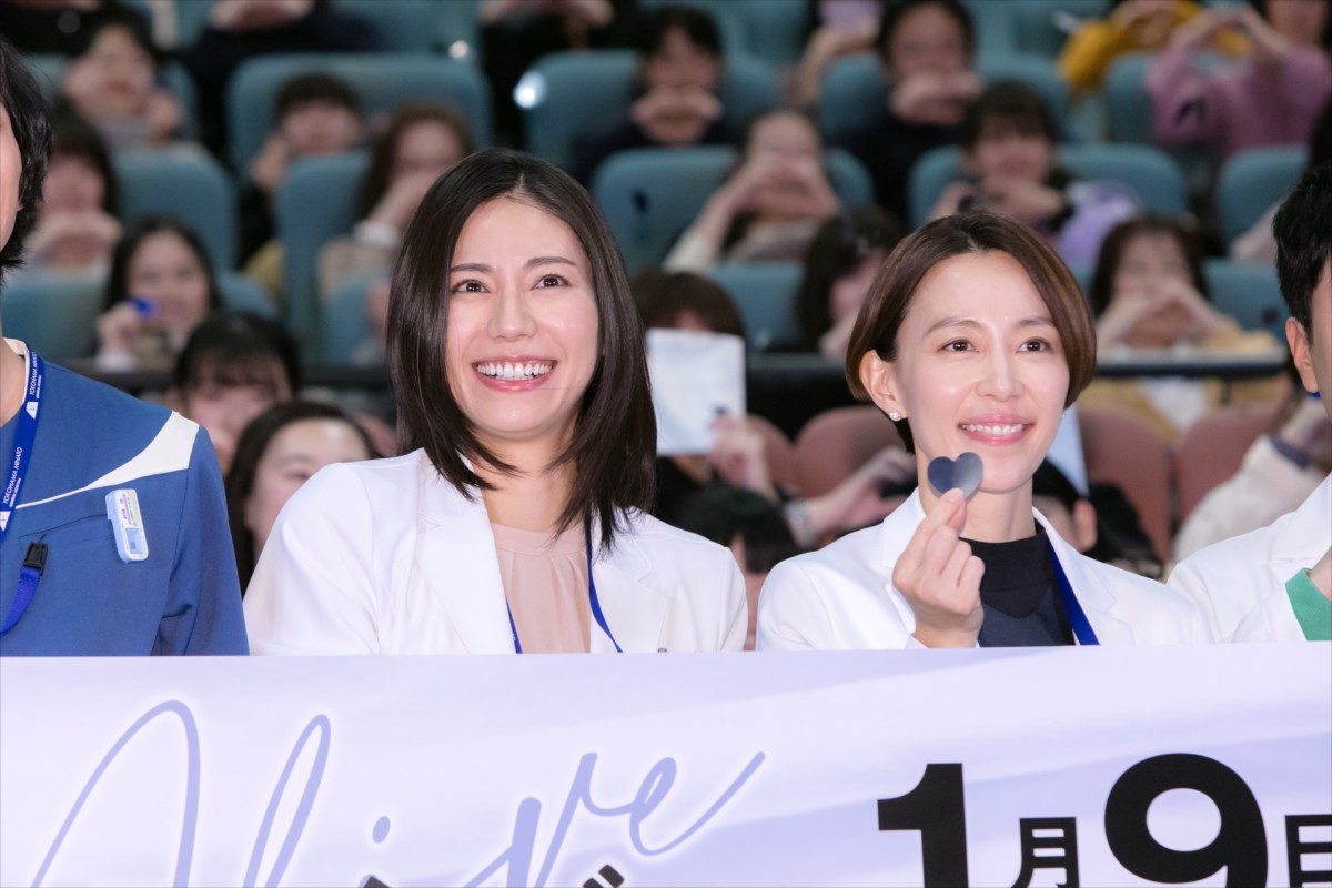 松下奈緒＆木村佳乃、美しい“女医”姿で登場　『アライブ』で14年ぶり共演
