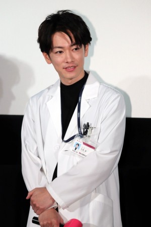 ドラマ『恋はつづくよどこまでも』プレミアム試写会に登場した佐藤健