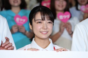 ドラマ『恋はつづくよどこまでも』プレミアム試写会に登場した上白石萌音