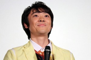 『映画 おかあさんといっしょ　すりかえかめんをつかまえろ！』プレミア上映会舞台あいさつに登場した小林よしひさ