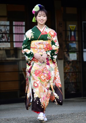 今泉佑唯、エイベックス・マネジメント 新春 晴れ着撮影会に出席