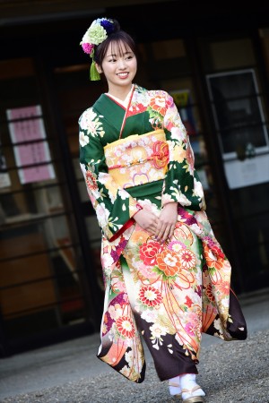 今泉佑唯、エイベックス・マネジメント 新春 晴れ着撮影会に出席