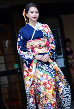 Niki、エイベックス・マネジメント 新春 晴れ着撮影会に出席