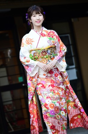 日比美思、エイベックス・マネジメント 新春 晴れ着撮影会に出席