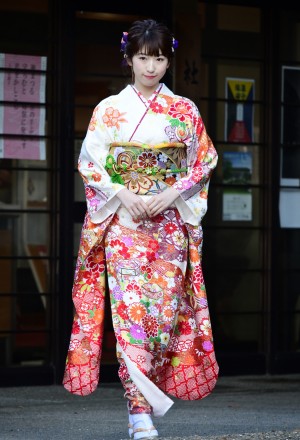 日比美思、エイベックス・マネジメント 新春 晴れ着撮影会に出席