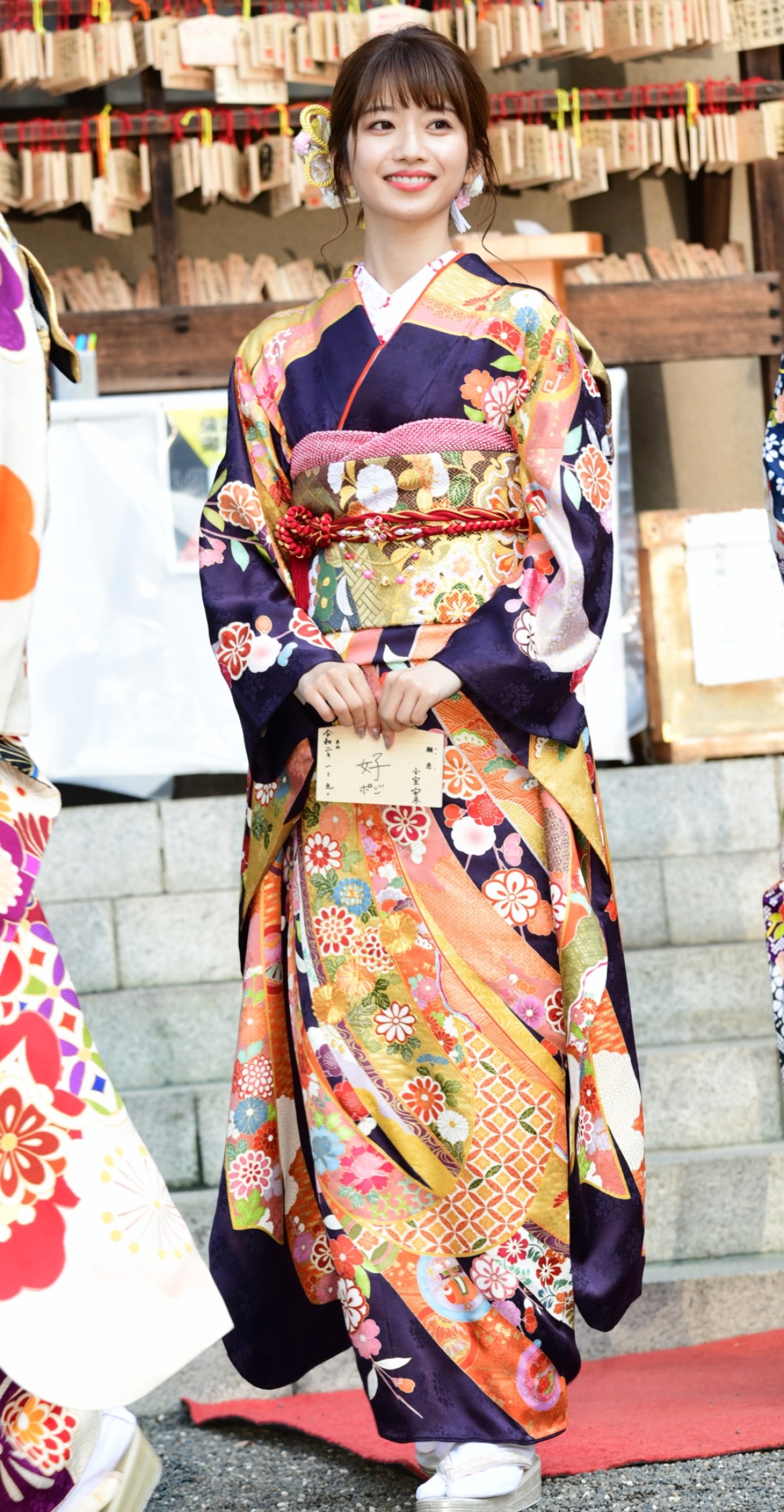飯豊まりえ、今泉佑唯、浅川梨奈ら13人が艶やかな晴れ着姿を披露