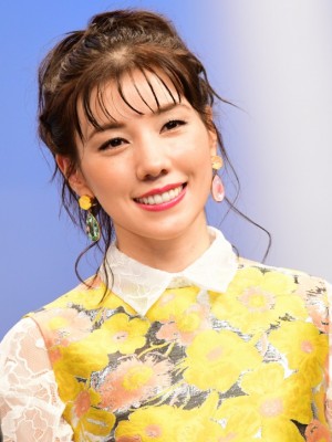 ドラマ『10の秘密』制作発表会見に登場した仲里依紗