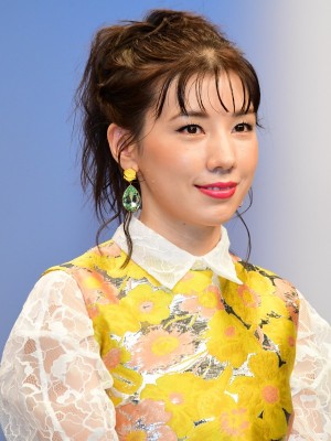 ドラマ『10の秘密』制作発表会見に登場した仲里依紗