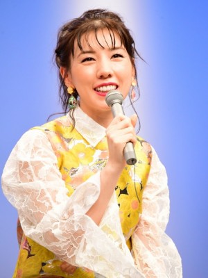 ドラマ『10の秘密』制作発表会見に登場した仲里依紗