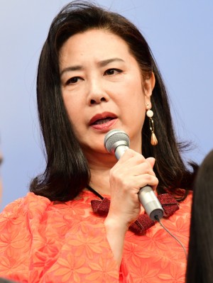 ドラマ『10の秘密』制作発表会見に登場した名取裕子