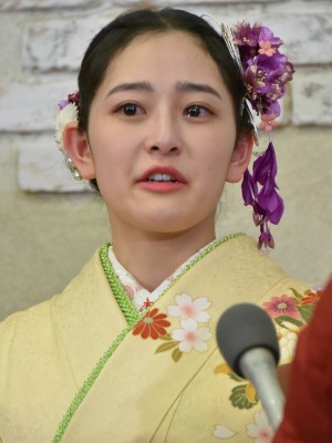 乃木坂46 新成人メンバー成人式に登場した向井葉月