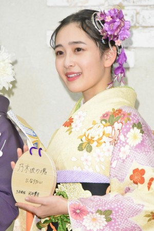 乃木坂46 新成人メンバー成人式に登場した向井葉月