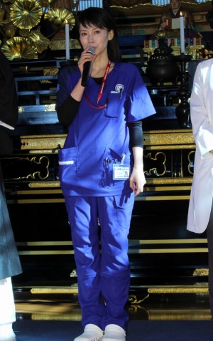 金曜ドラマ『病室で念仏を唱えない でください』制作発表会見に登場した中谷美紀