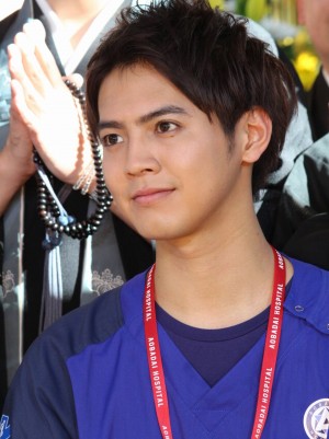 金曜ドラマ『病室で念仏を唱えない でください』制作発表会見に登場した片寄涼太