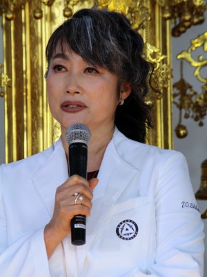 金曜ドラマ『病室で念仏を唱えない でください』制作発表会見に登場した余貴美子