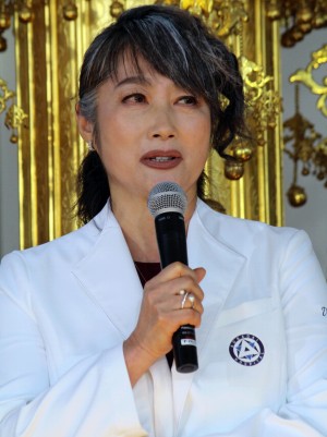 金曜ドラマ『病室で念仏を唱えない でください』制作発表会見に登場した余貴美子