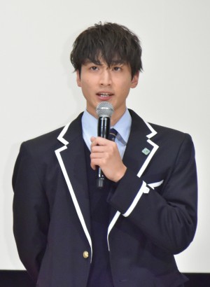 映画『シグナル100』完成披露会見に登場した小関裕太