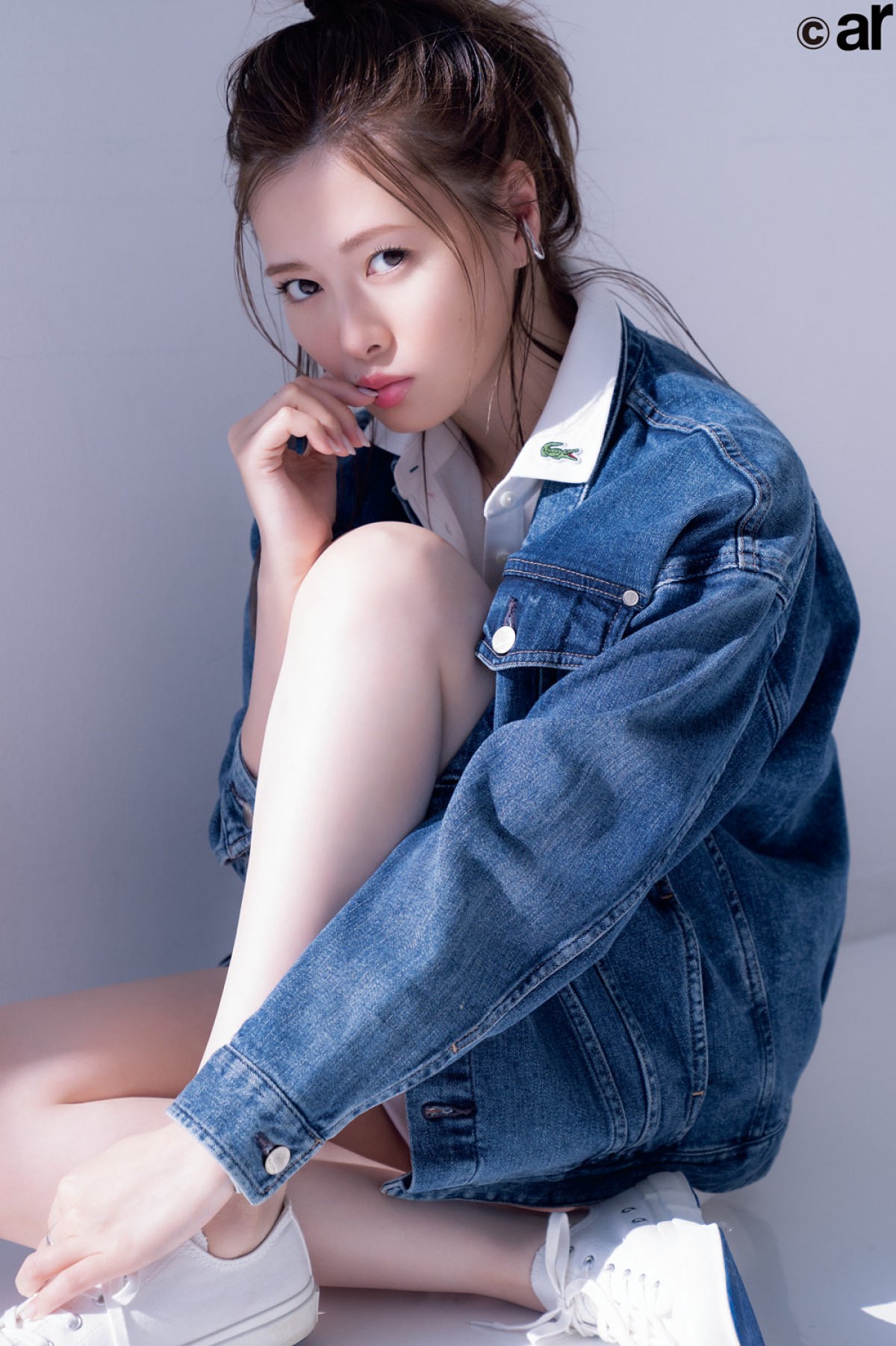 白石麻衣、色白美脚で “ちゅるん”とかわいい！ 美肌スキンケアの秘密も告白
