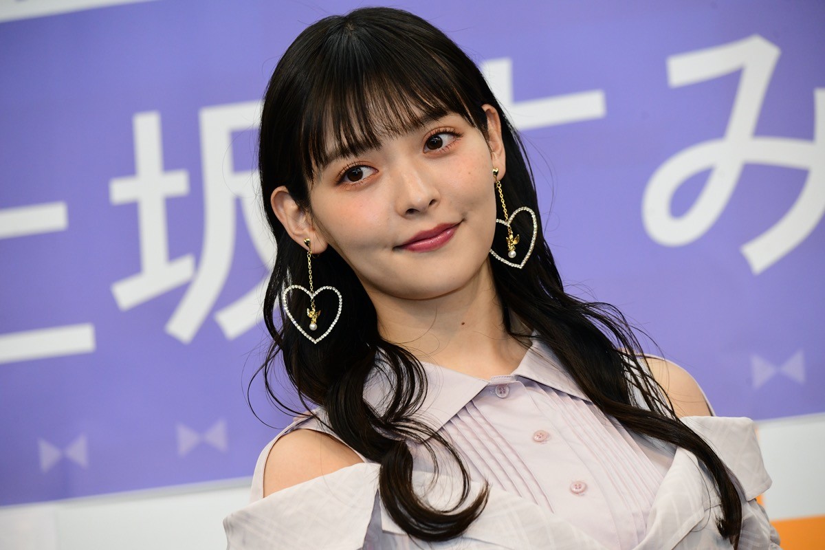 上坂すみれ、写真集お気に入りカットは「頑張って見ると、ちょっと裸に見える」