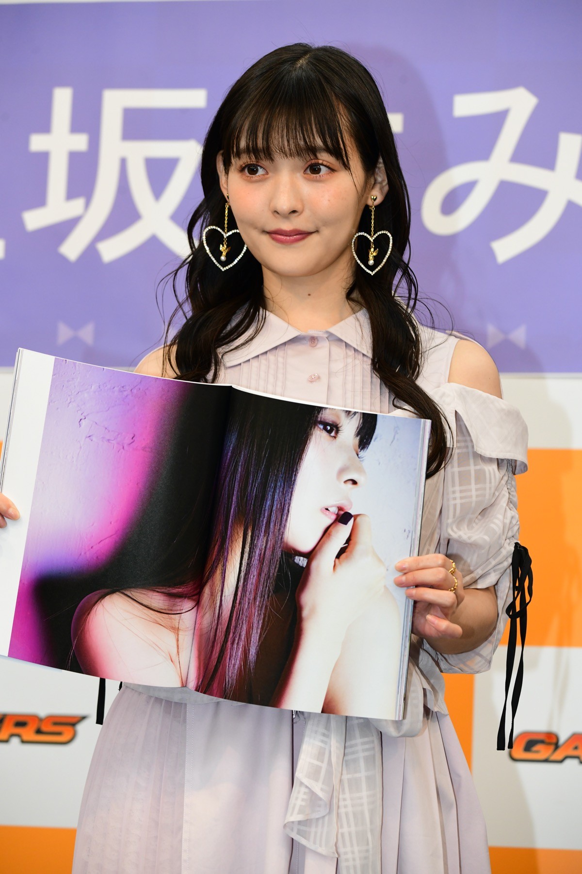 上坂すみれ、写真集お気に入りカットは「頑張って見ると、ちょっと裸に見える」