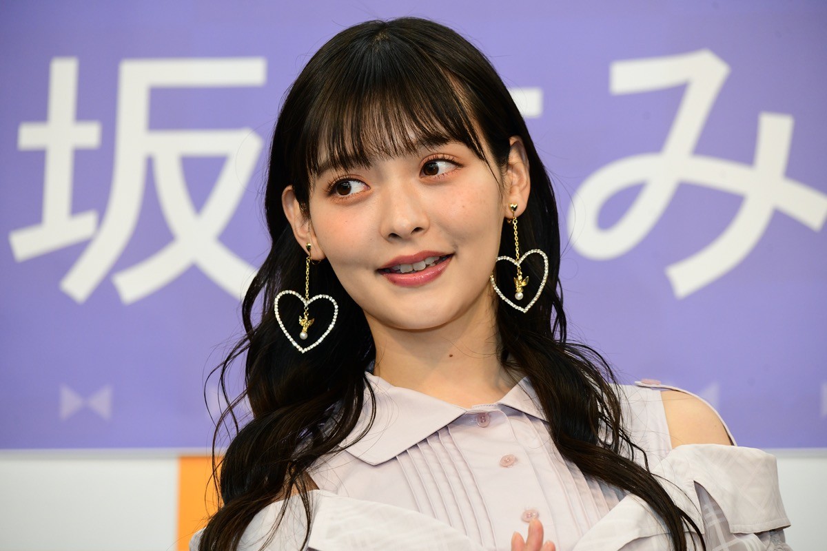 上坂すみれ、写真集お気に入りカットは「頑張って見ると、ちょっと裸に見える」