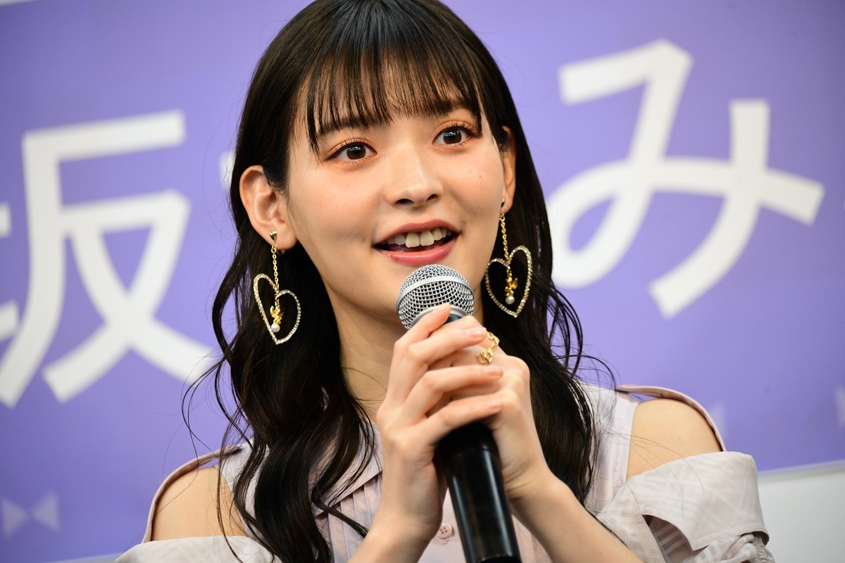 上坂すみれ、写真集お気に入りカットは「頑張って見ると、ちょっと裸に見える」