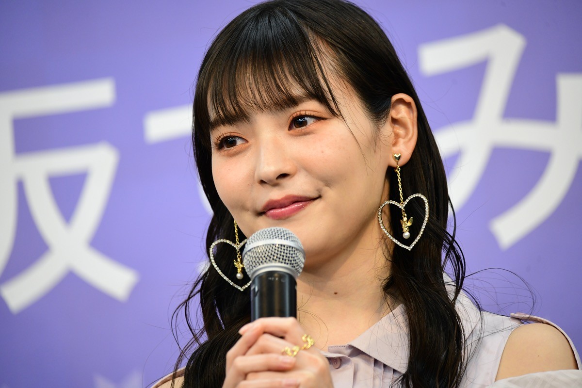 上坂すみれ、写真集お気に入りカットは「頑張って見ると、ちょっと裸に見える」