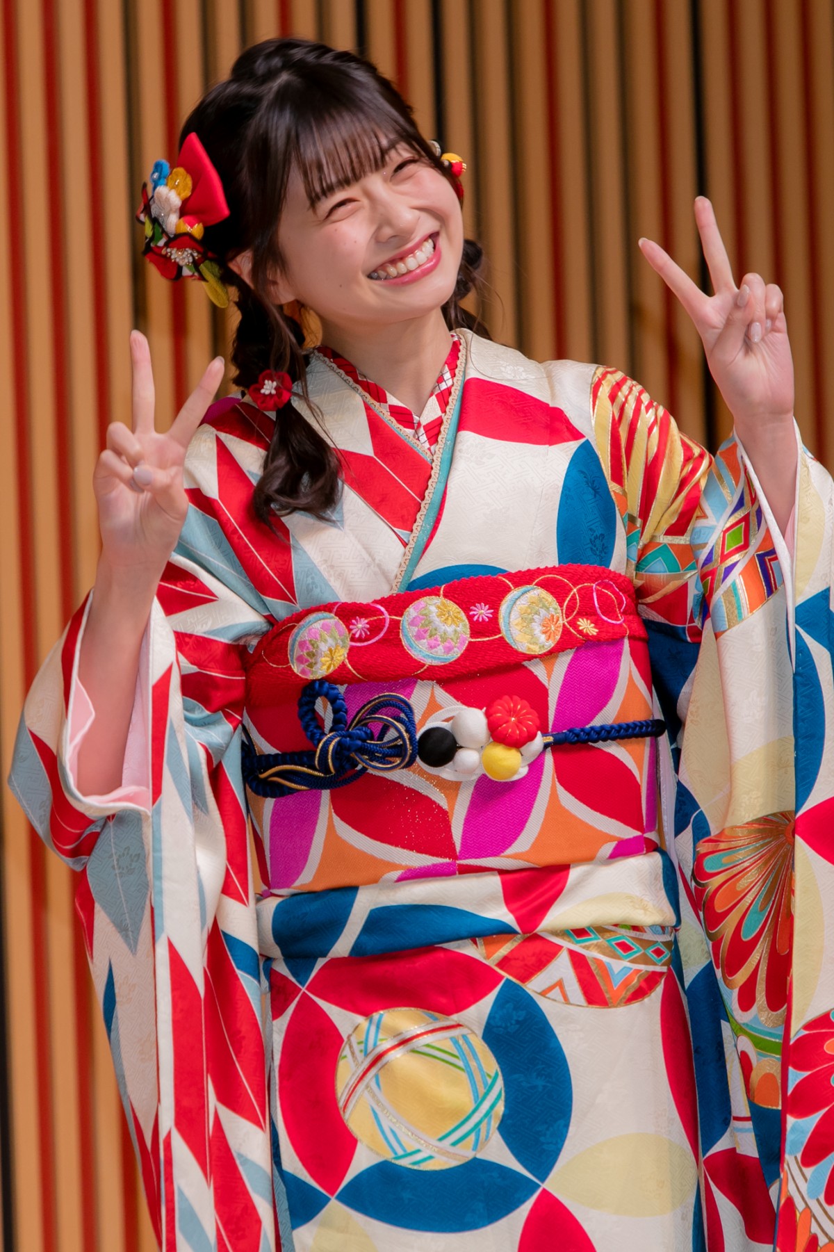 HKT48田島芽瑠ら、AKB48グループ新成人で振袖姿を披露 “令和出発世代”42名が出席