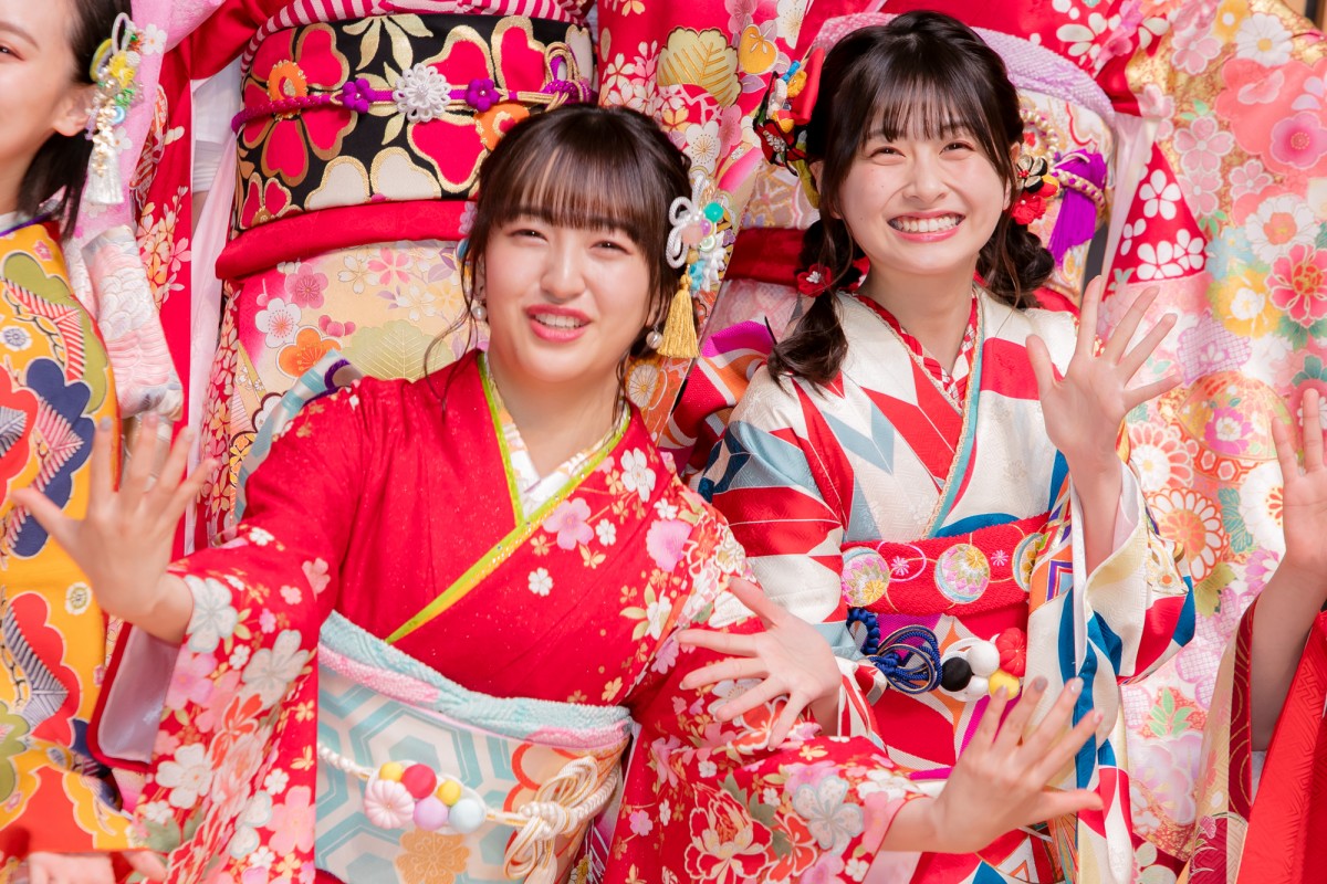 HKT48田島芽瑠ら、AKB48グループ新成人で振袖姿を披露 “令和出発世代”42名が出席