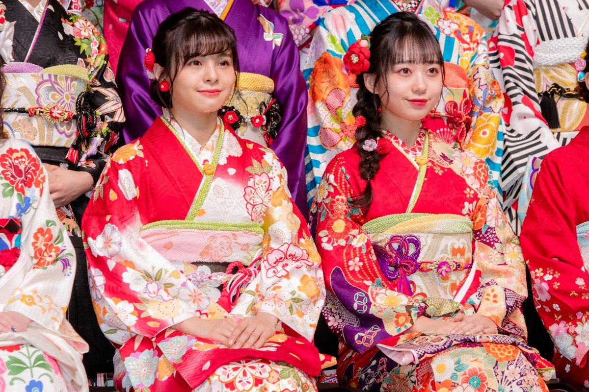 HKT48田島芽瑠ら、AKB48グループ新成人で振袖姿を披露 “令和出発世代”42名が出席