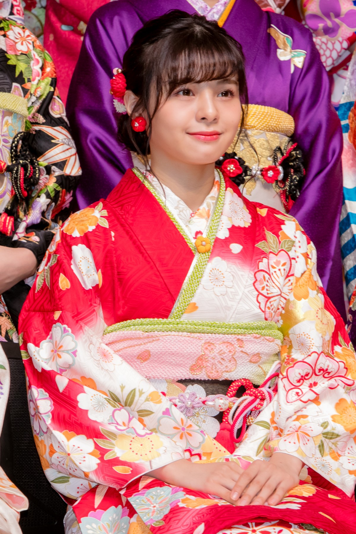 HKT48田島芽瑠ら、AKB48グループ新成人で振袖姿を披露 “令和出発世代”42名が出席