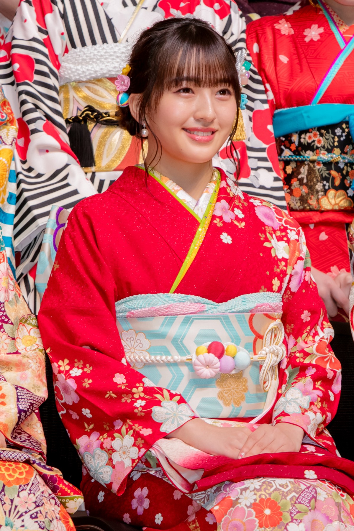 HKT48田島芽瑠ら、AKB48グループ新成人で振袖姿を披露 “令和出発世代”42名が出席