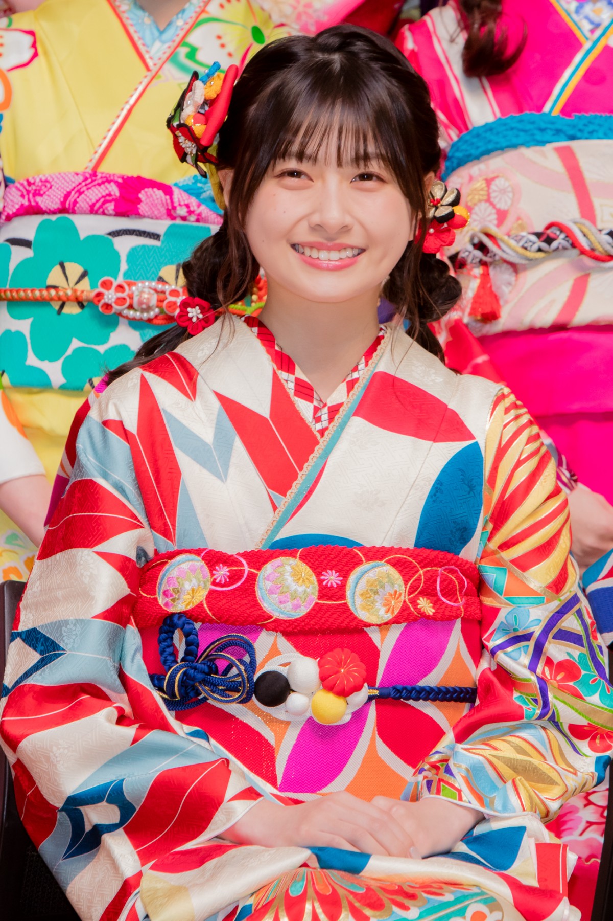HKT48田島芽瑠ら、AKB48グループ新成人で振袖姿を披露 “令和出発世代”42名が出席