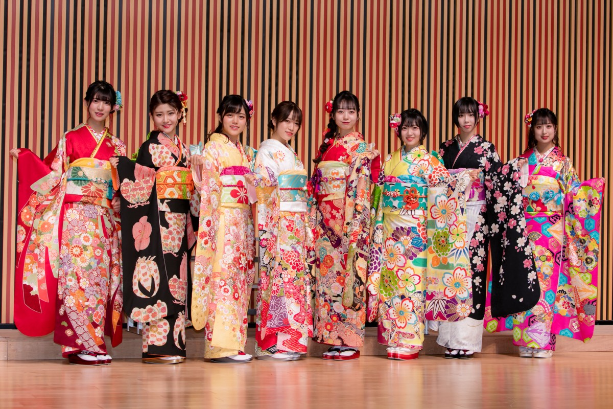 HKT48田島芽瑠ら、AKB48グループ新成人で振袖姿を披露 “令和出発世代”42名が出席
