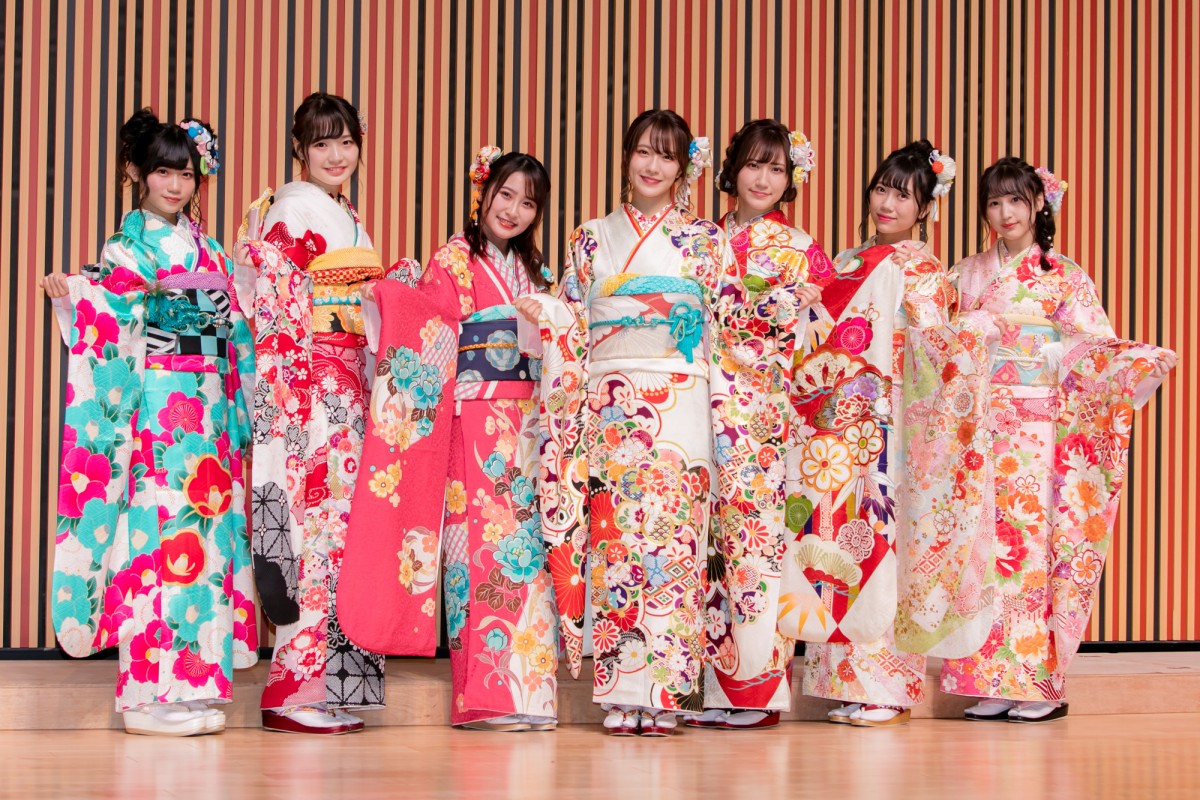 HKT48田島芽瑠ら、AKB48グループ新成人で振袖姿を披露 “令和出発世代”42名が出席