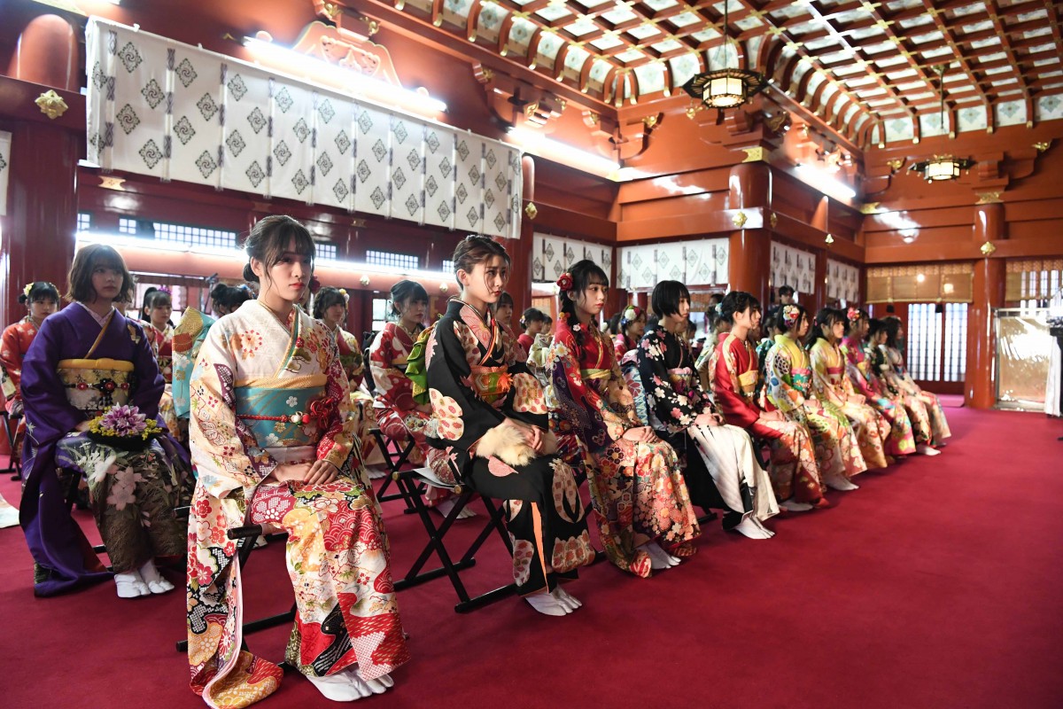 HKT48田島芽瑠ら、AKB48グループ新成人で振袖姿を披露 “令和出発世代”42名が出席