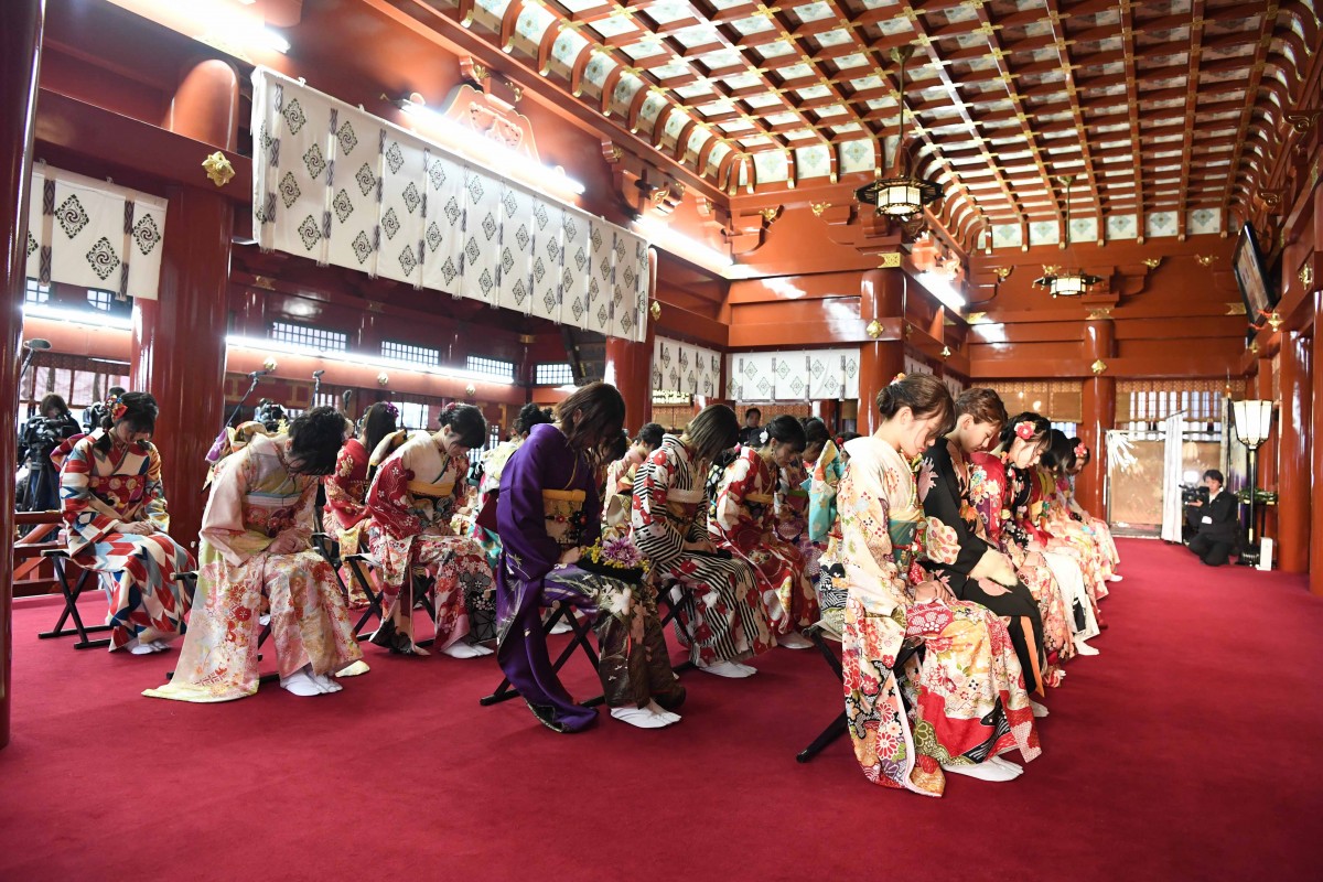 HKT48田島芽瑠ら、AKB48グループ新成人で振袖姿を披露 “令和出発世代”42名が出席