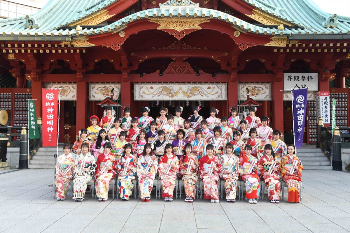 HKT48田島芽瑠ら、AKB48グループ新成人で振袖姿を披露 “令和出発世代”42名が出席