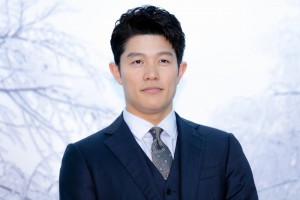 日曜劇場『テセウスの船』制作発表会見に登場した鈴木亮平