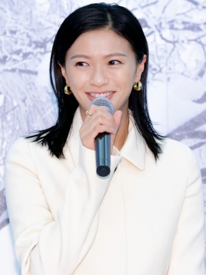 日曜劇場『テセウスの船』制作発表会見に登場した榮倉奈々